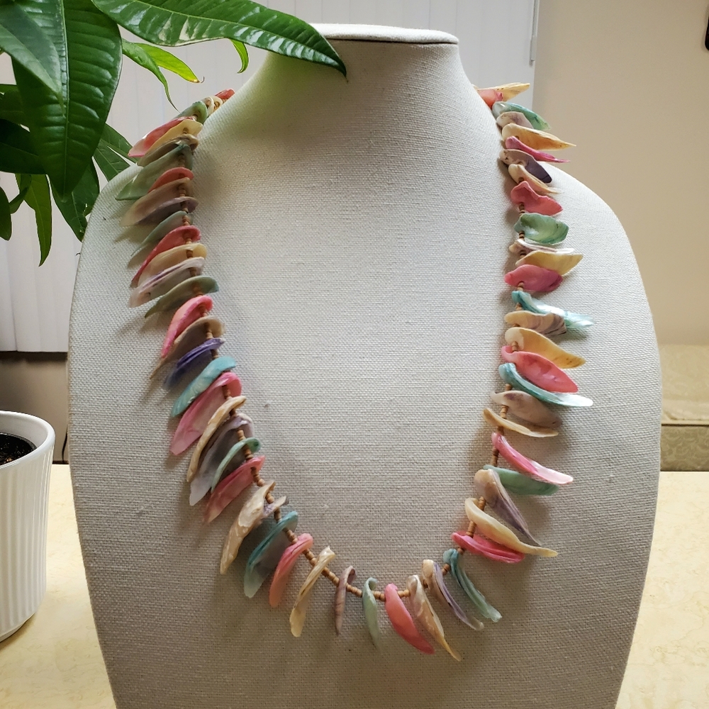 Dyed Seashell Vintage Necklace28"
